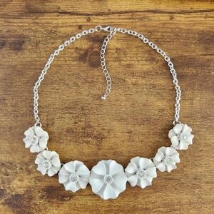 White flower necklace with rhinestone centerpiece, adjustable chain